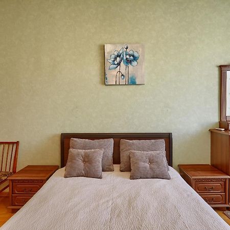 Apartment Near Lva Tolstoho Square Киев Экстерьер фото