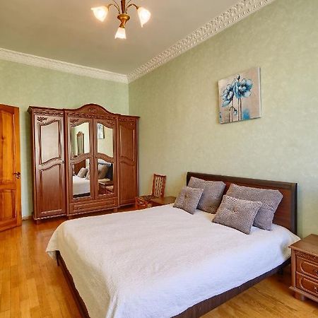 Apartment Near Lva Tolstoho Square Киев Экстерьер фото