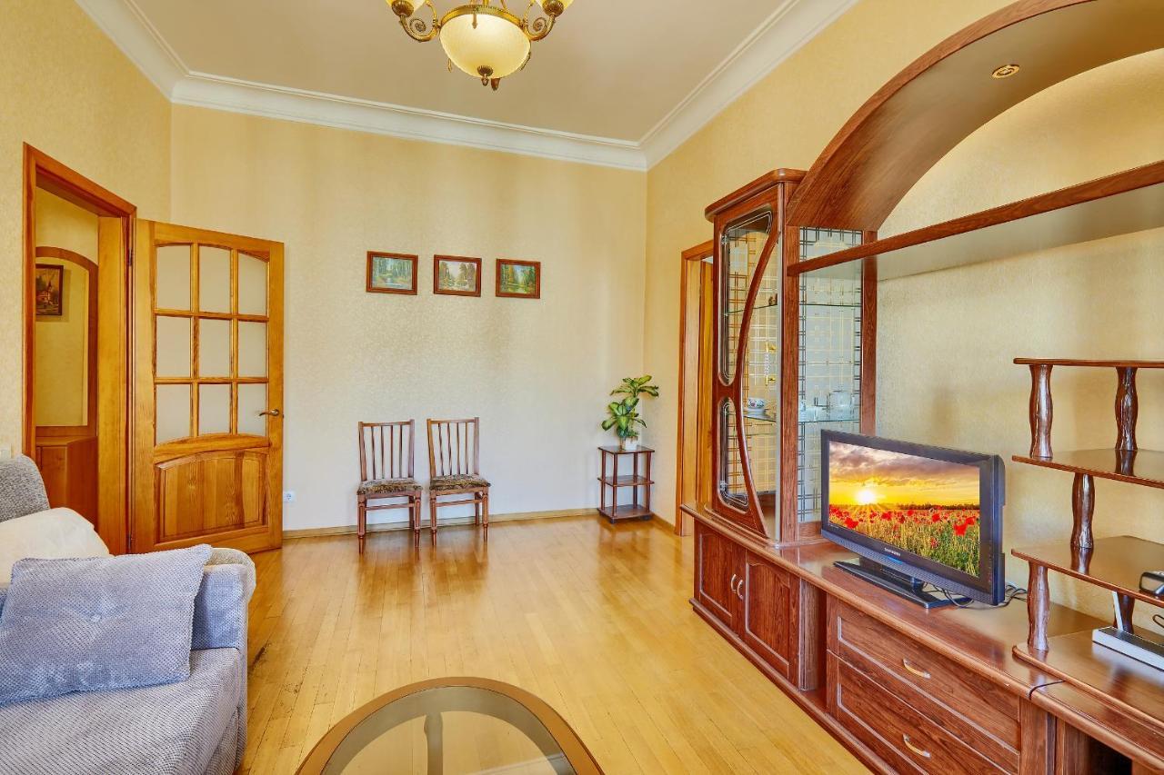Apartment Near Lva Tolstoho Square Киев Экстерьер фото