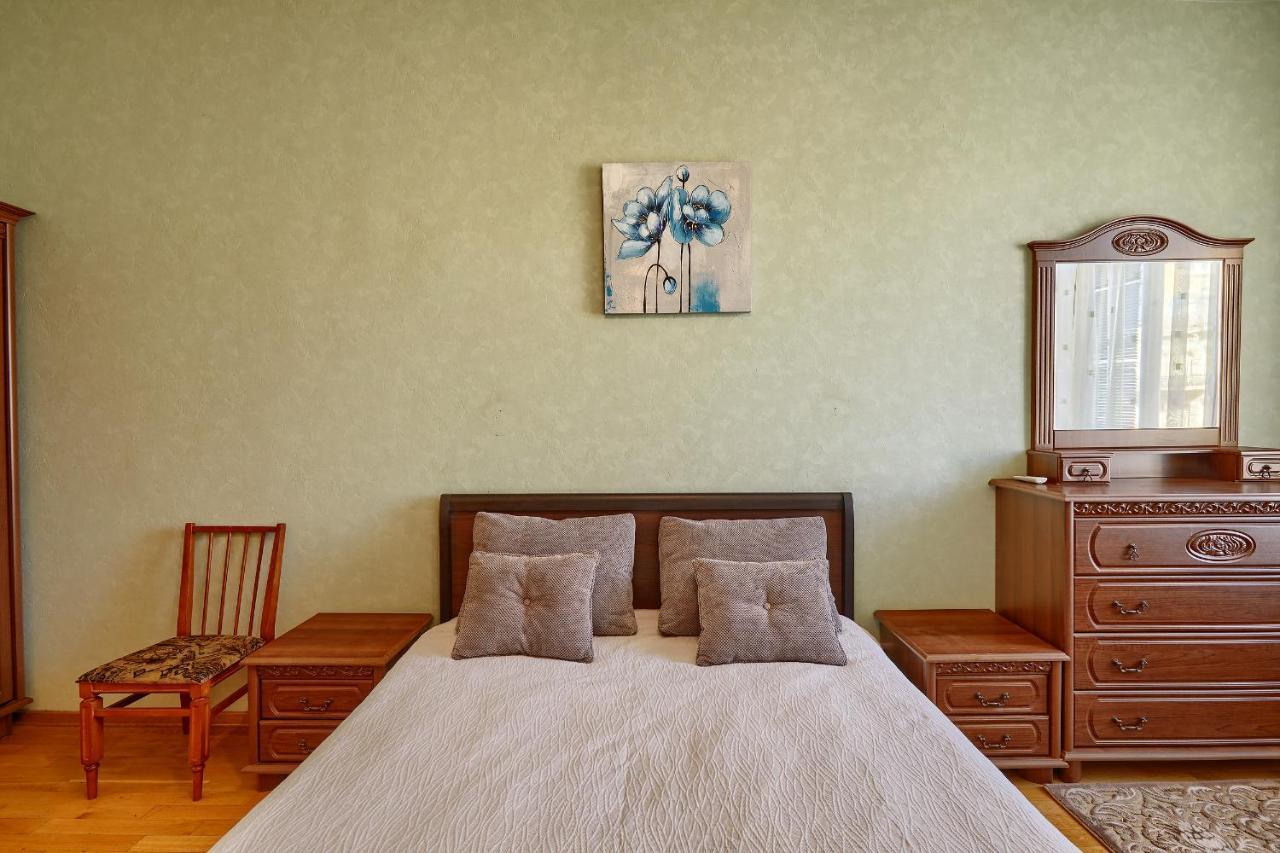 Apartment Near Lva Tolstoho Square Киев Экстерьер фото