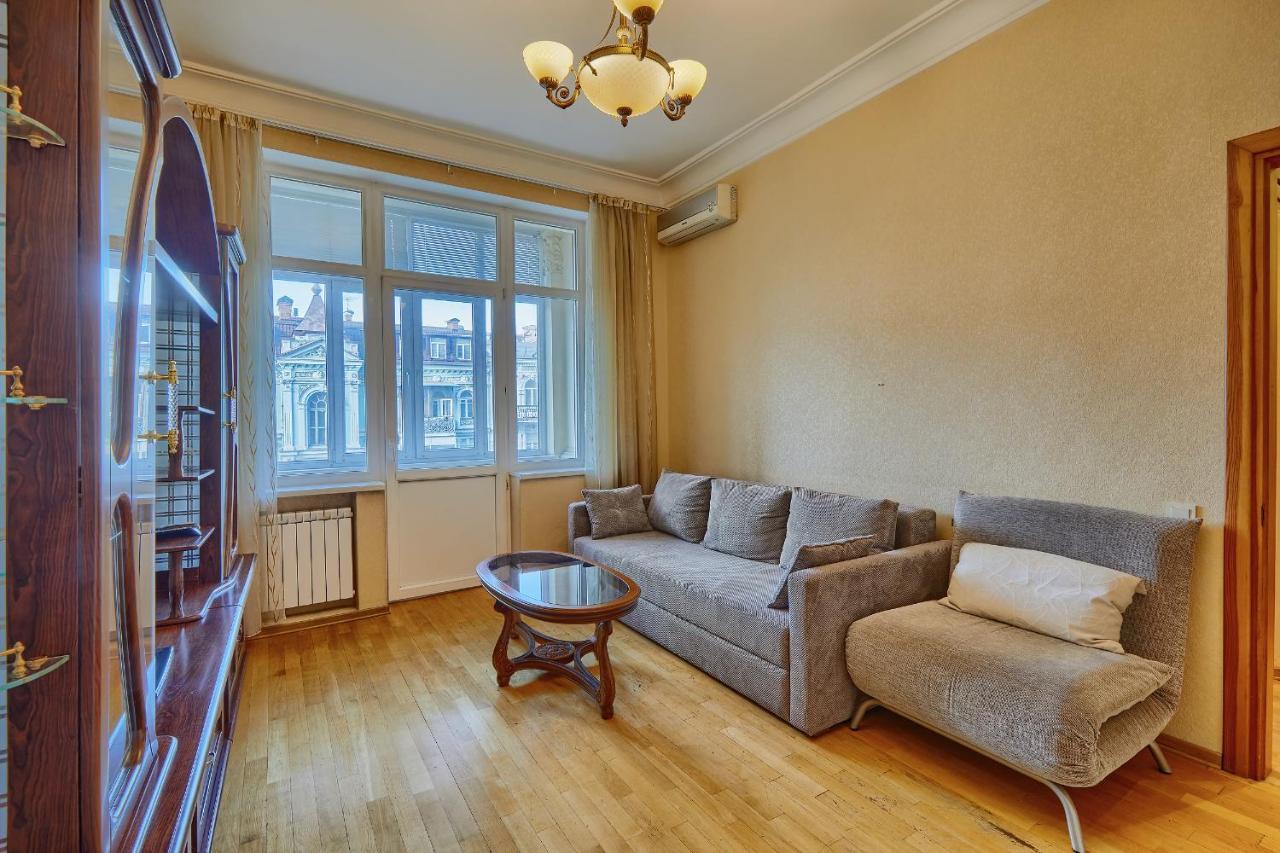 Apartment Near Lva Tolstoho Square Киев Экстерьер фото