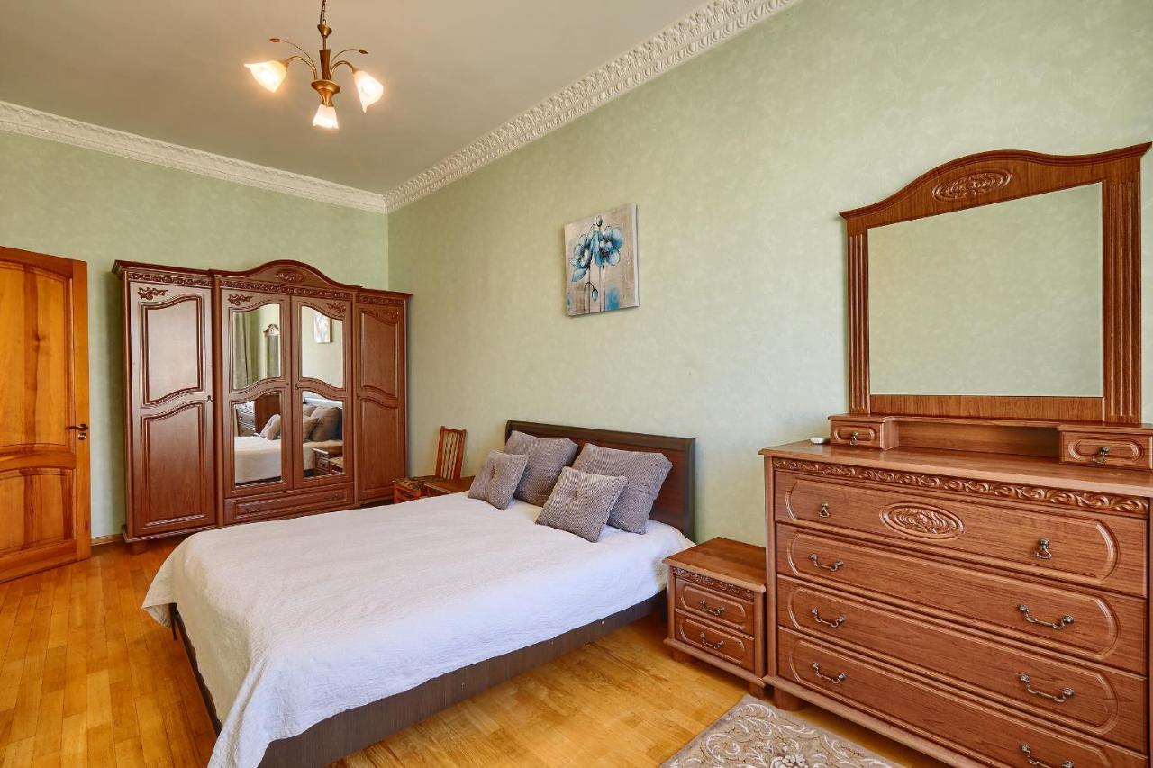 Apartment Near Lva Tolstoho Square Киев Экстерьер фото